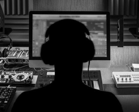 Trabajos después del ejército: cómo un ex infante de marina comenzó a publicar podcasts